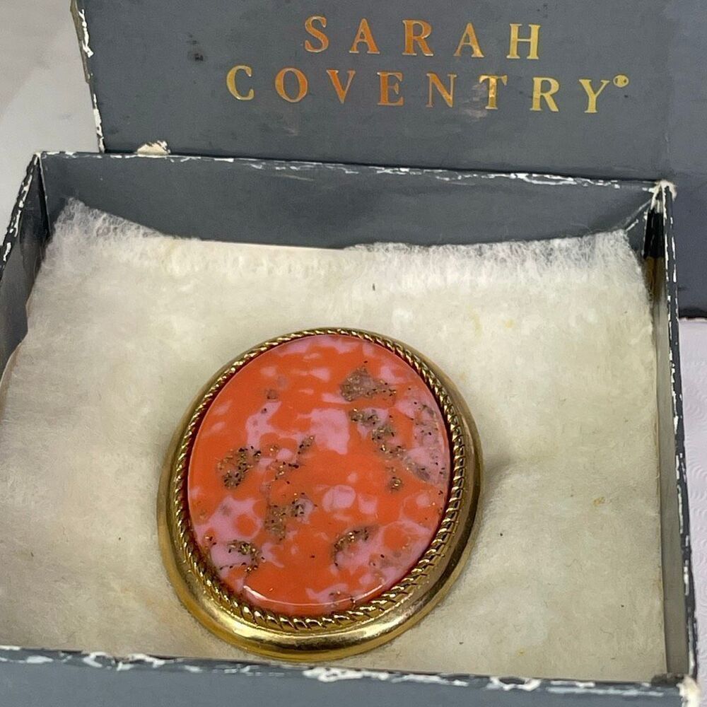 Vintage 1974 Sarah Coventry coraline brooch  pendant in original box